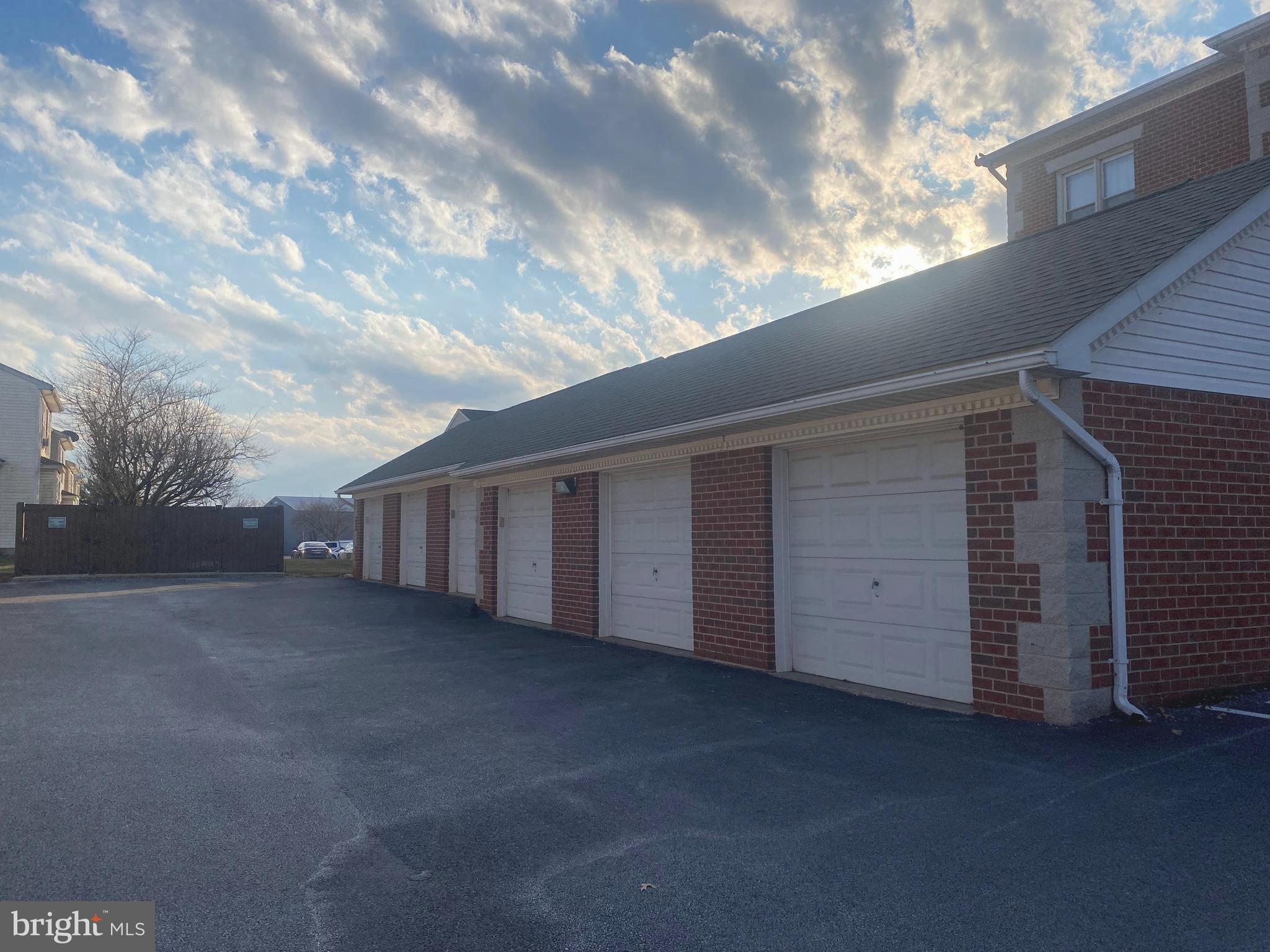 ALBERT COURTS - Residential