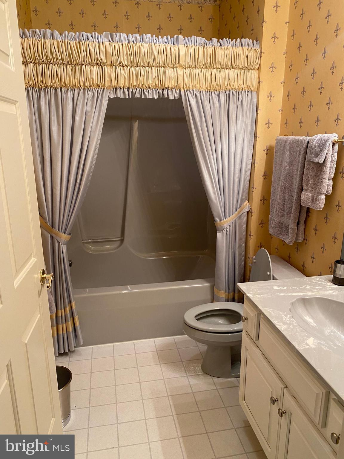 ALBERT COURTS - Residential