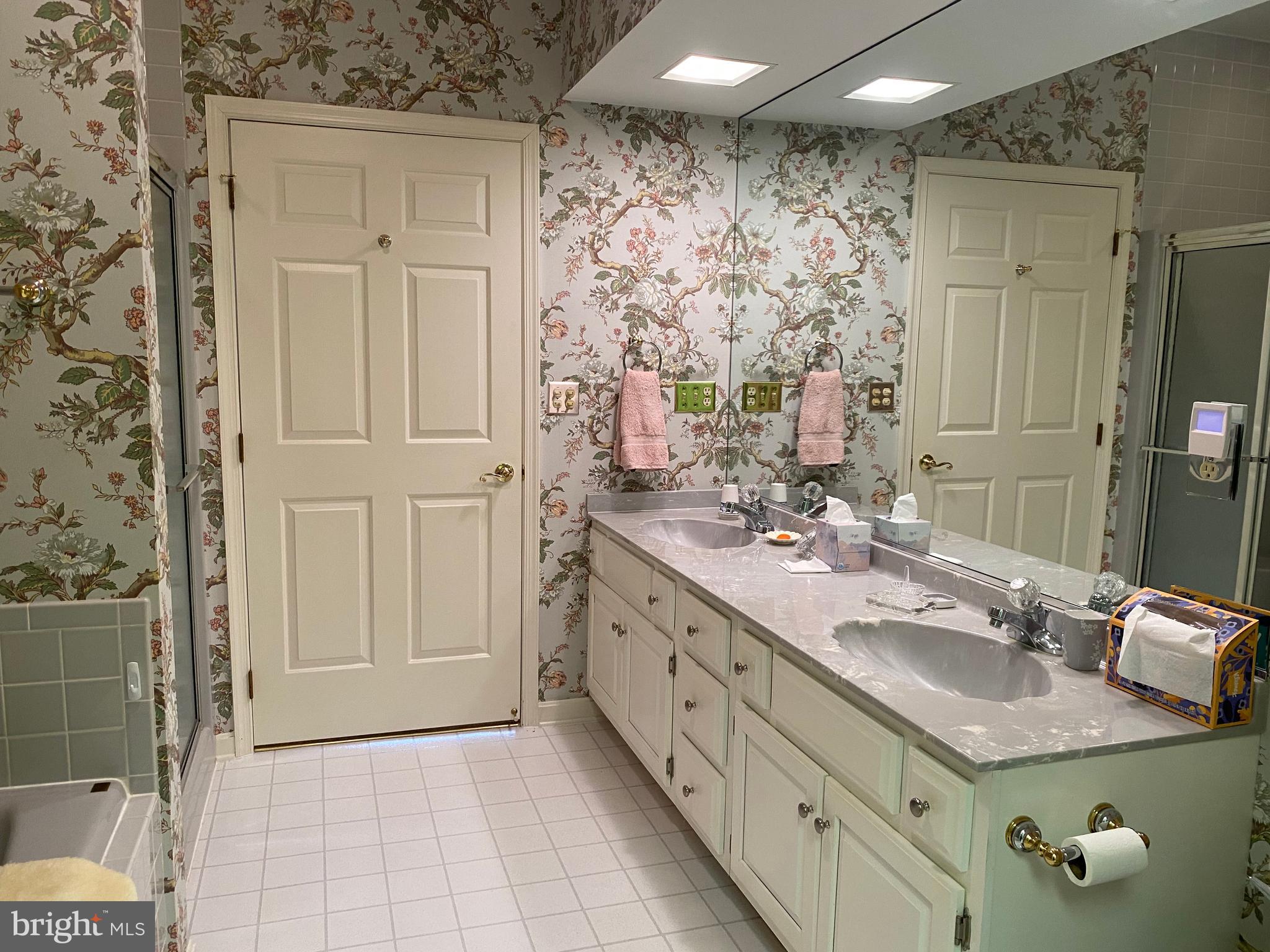 ALBERT COURTS - Residential