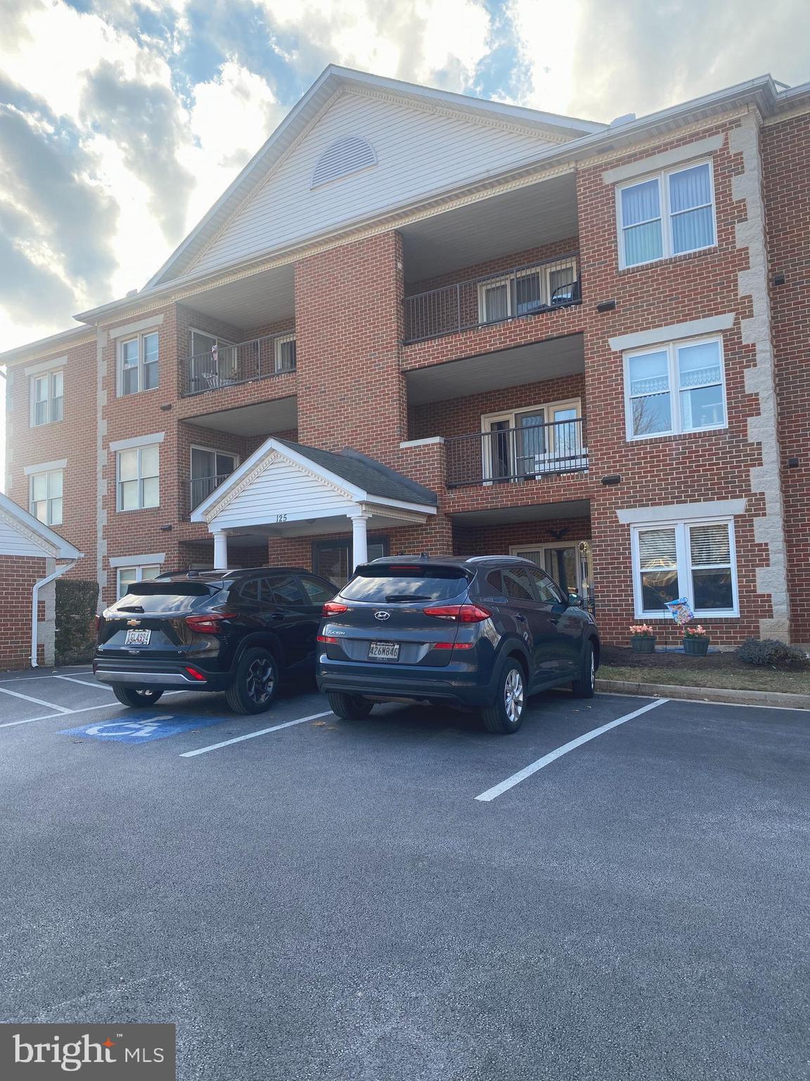 ALBERT COURTS - Residential