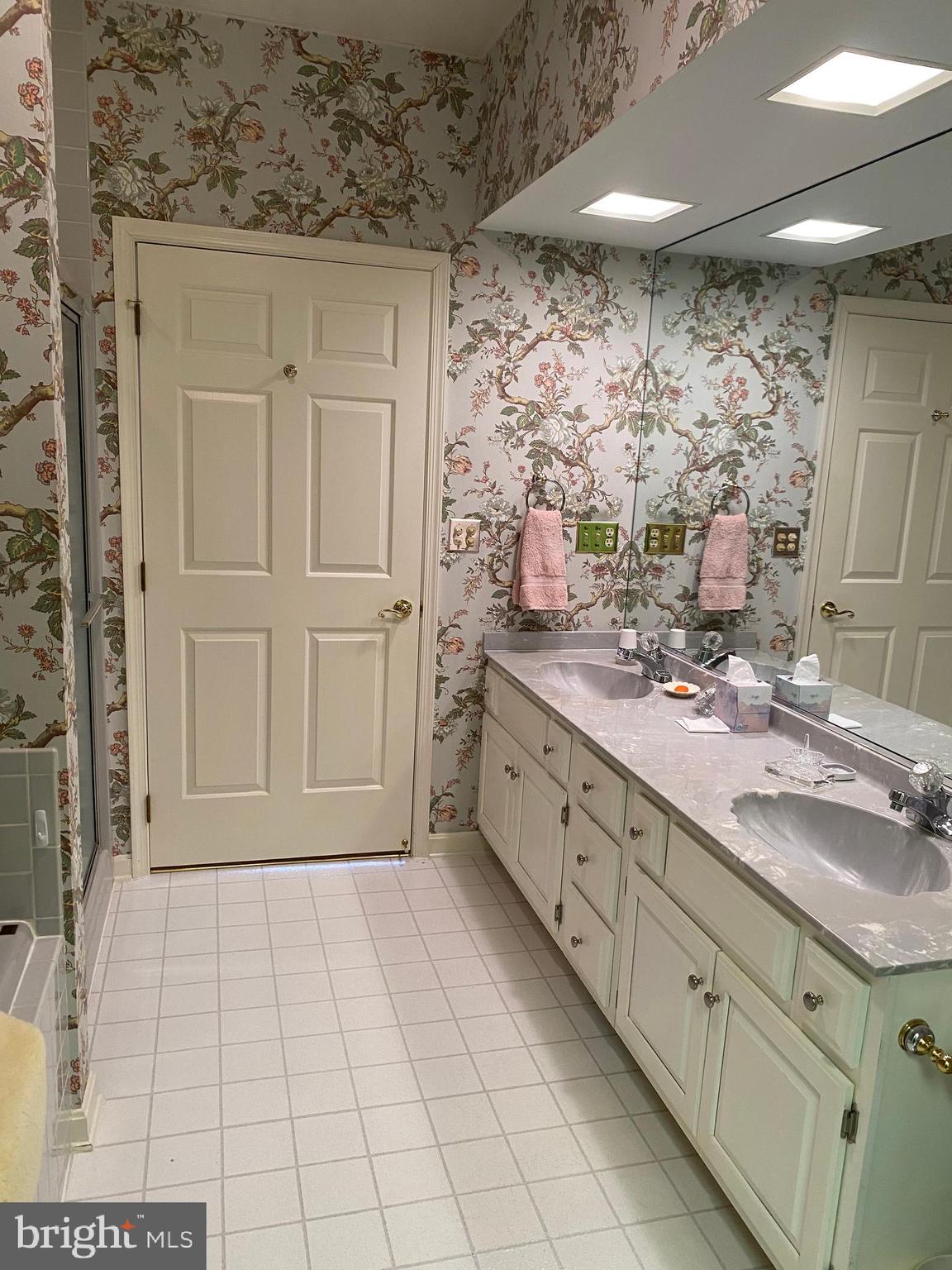 ALBERT COURTS - Residential