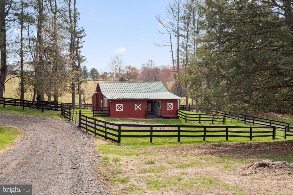 Photo of 10803 Crest Hill Road, MARSHALL, VA 20115 (MLS # VAFQ2021146)