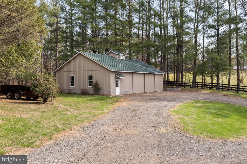 Photo of 10803 Crest Hill Road, MARSHALL, VA 20115 (MLS # VAFQ2021146)