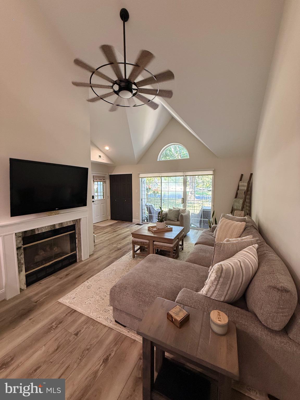 550 CENTRAL AVE D16