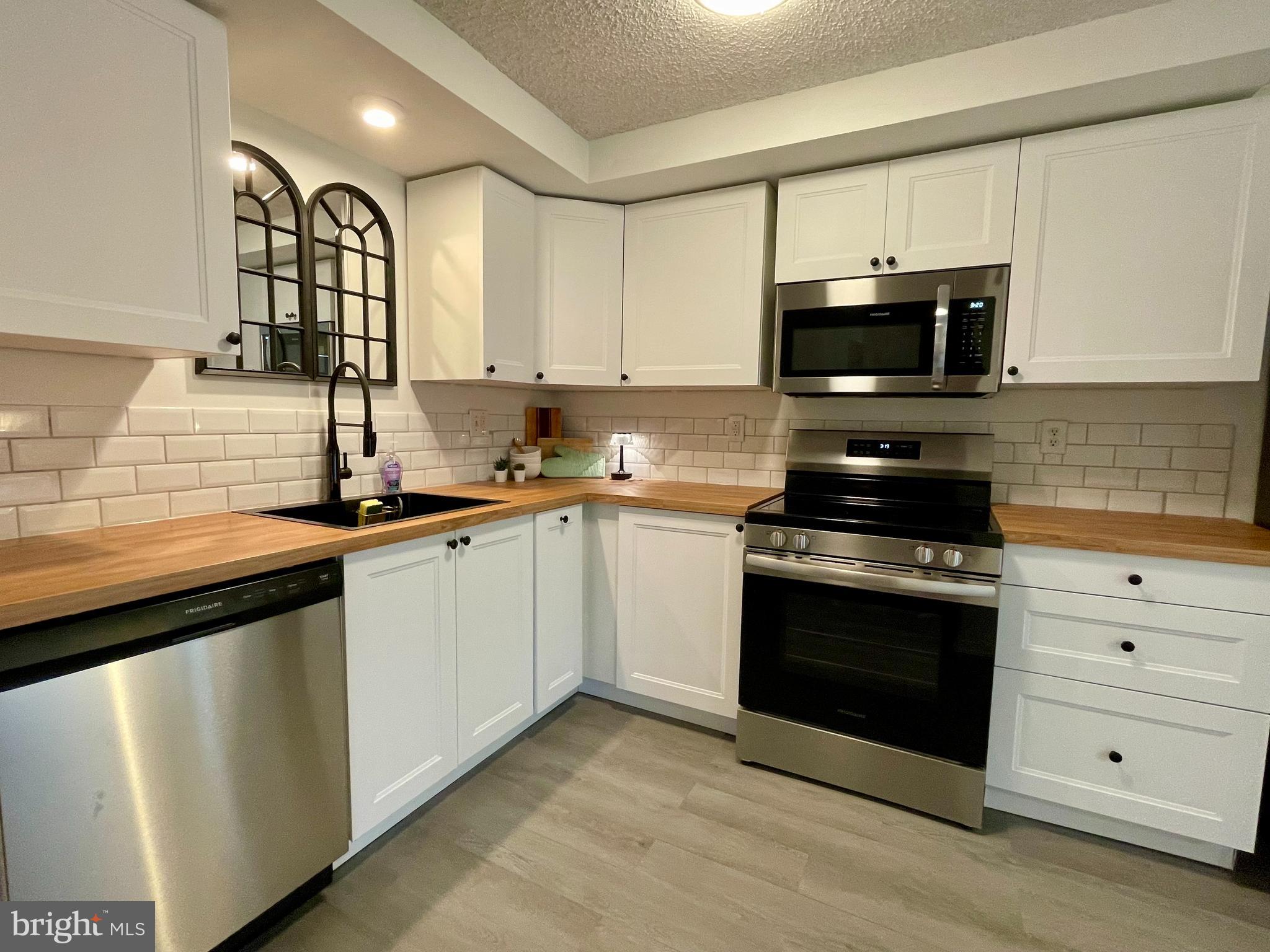 ROLLING MEADOWS - Residential