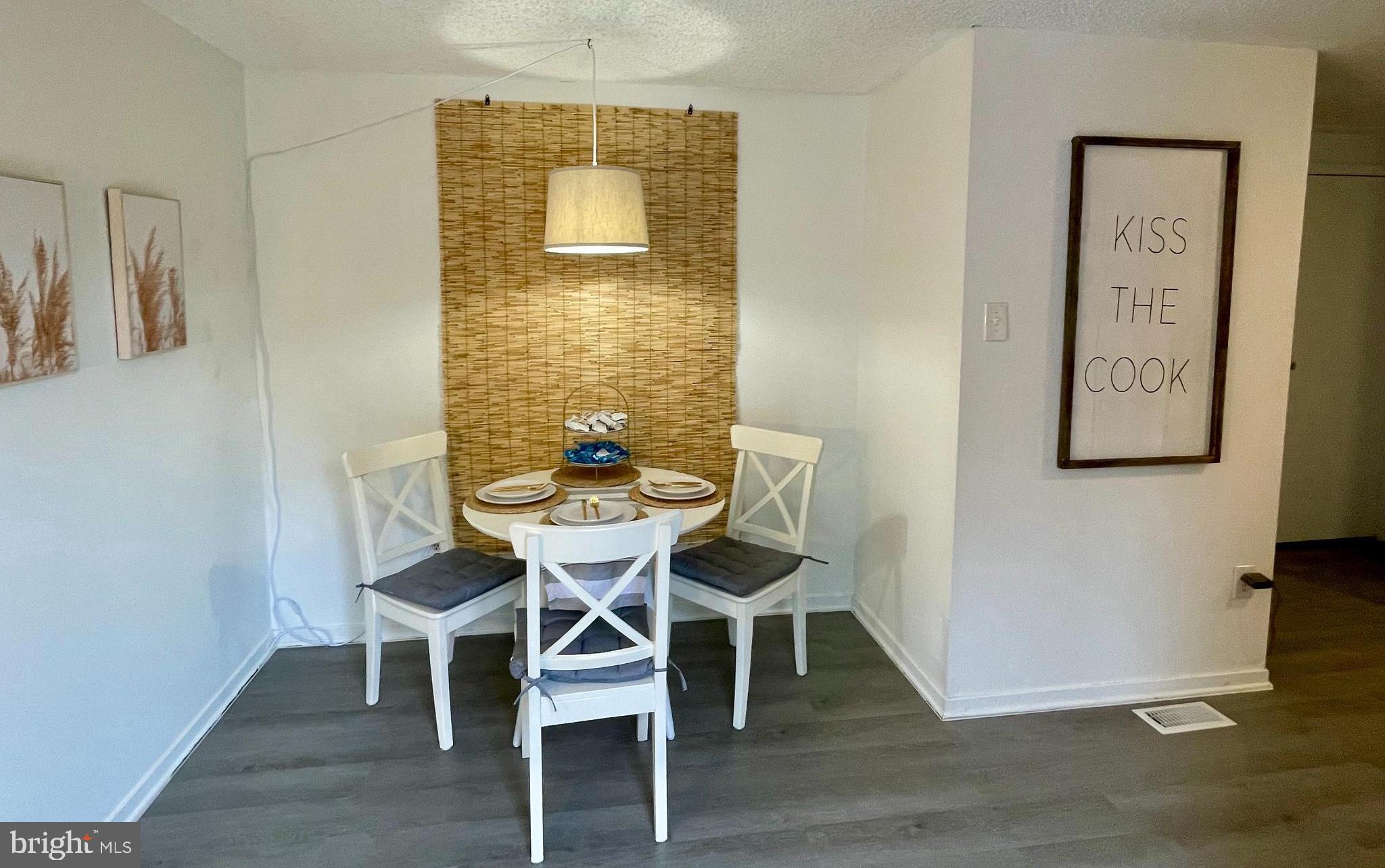 ROLLING MEADOWS - Residential