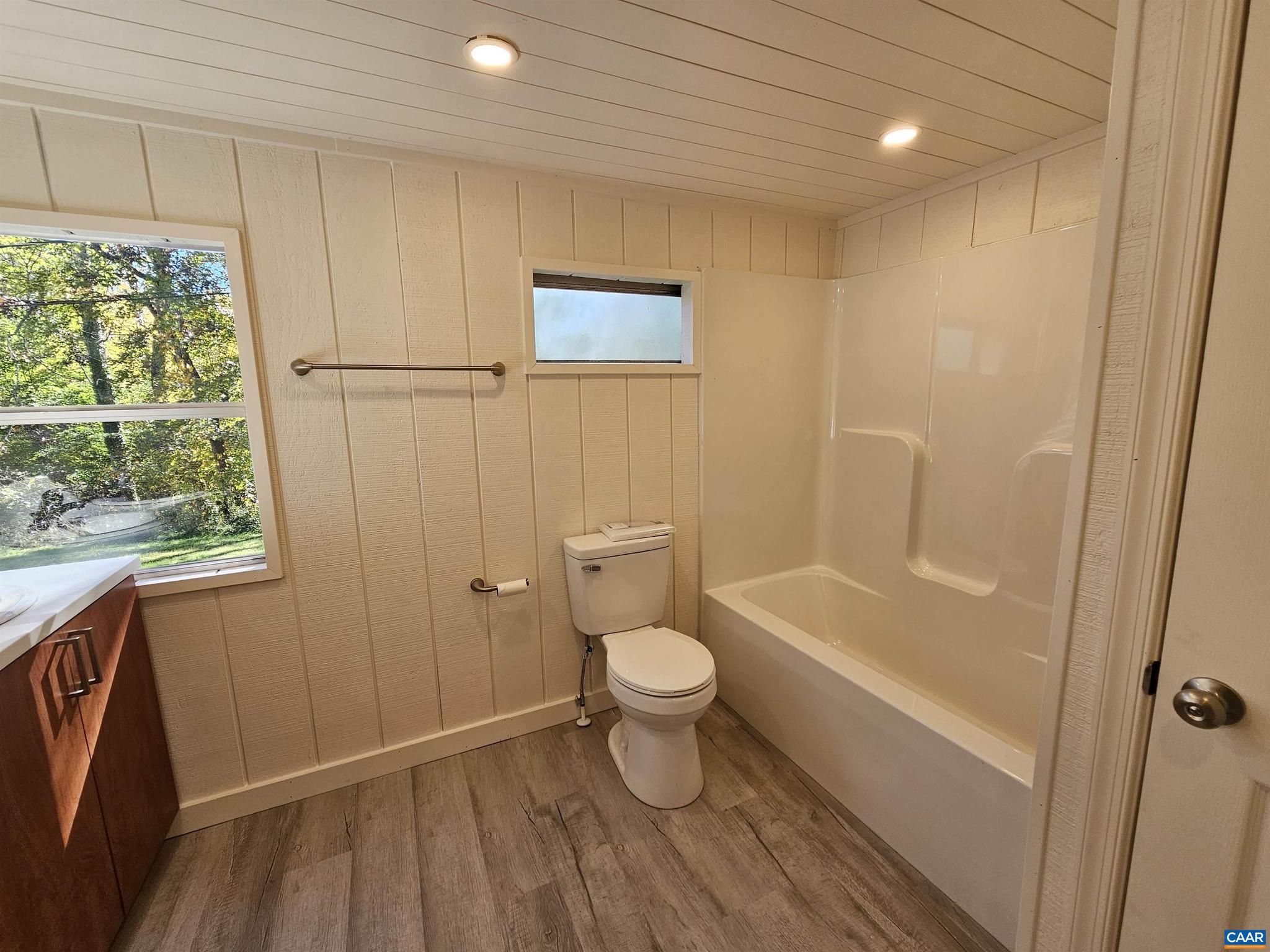 UNKNOWN - Residential Lease