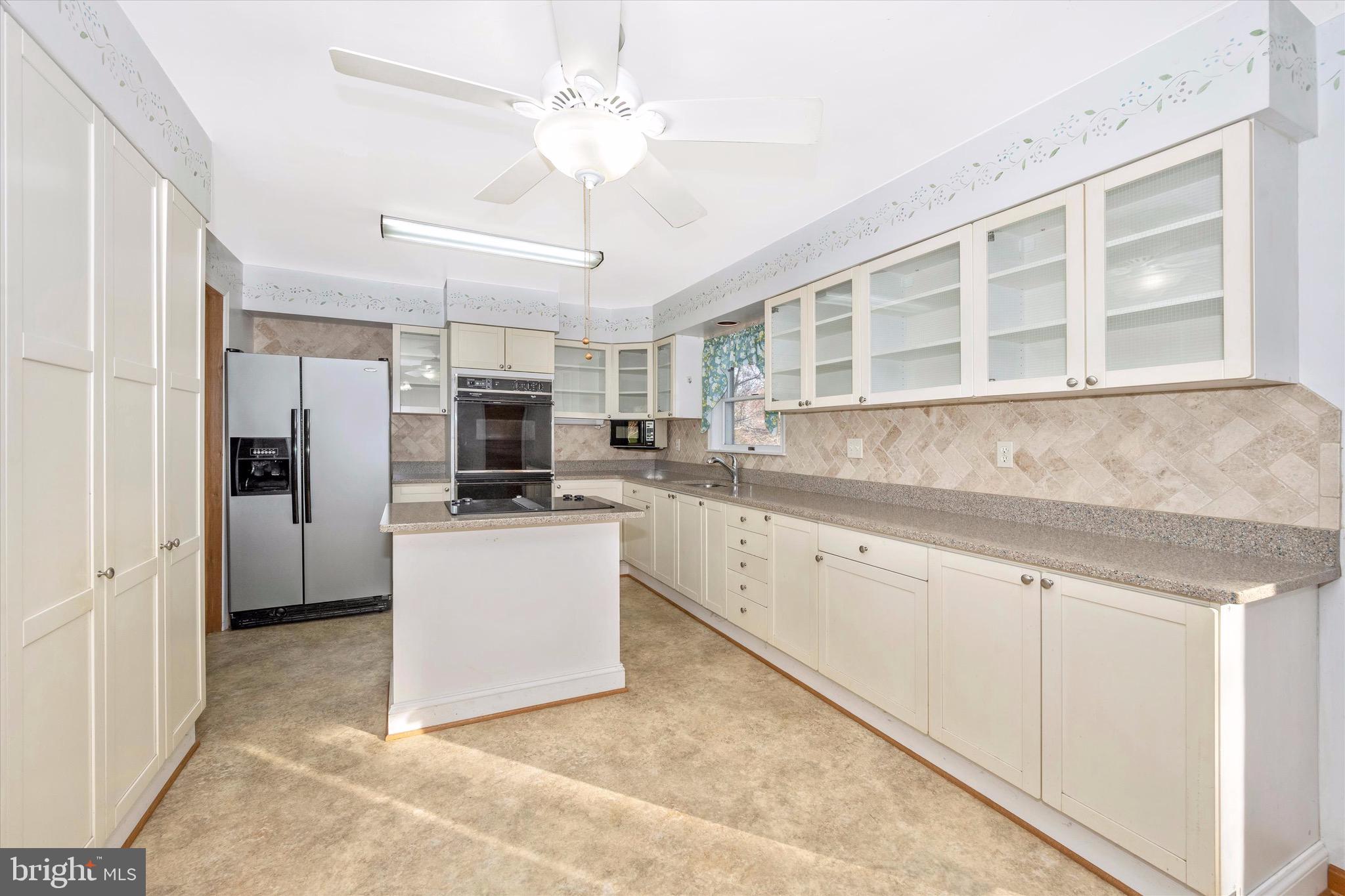 CALVERTON - Residential