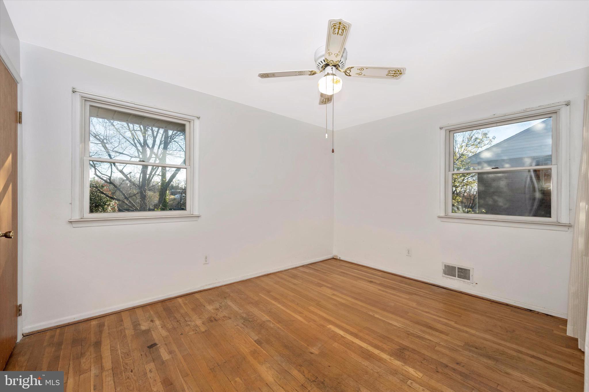 CALVERTON - Residential