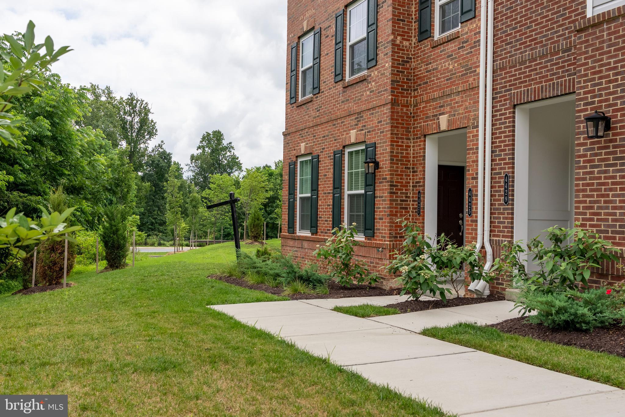 4425 POTTS COURT 596