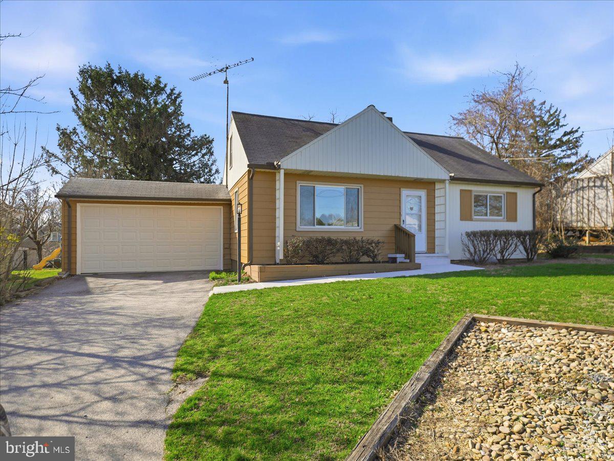 906 STROCK DRIVE DRIVE