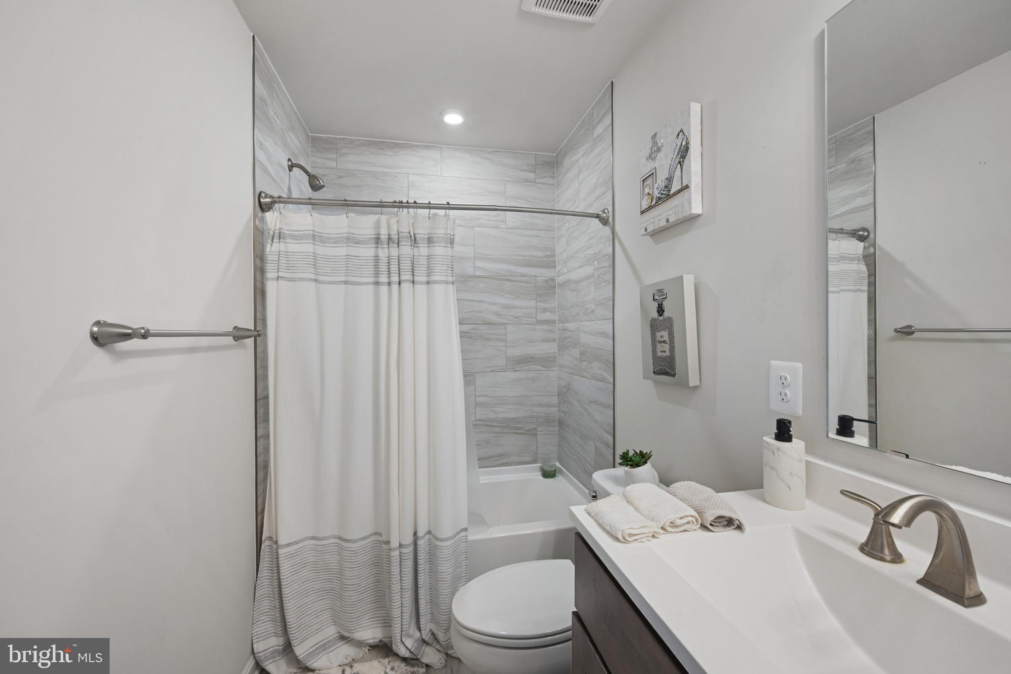 HUNTWELL WEST - Residential