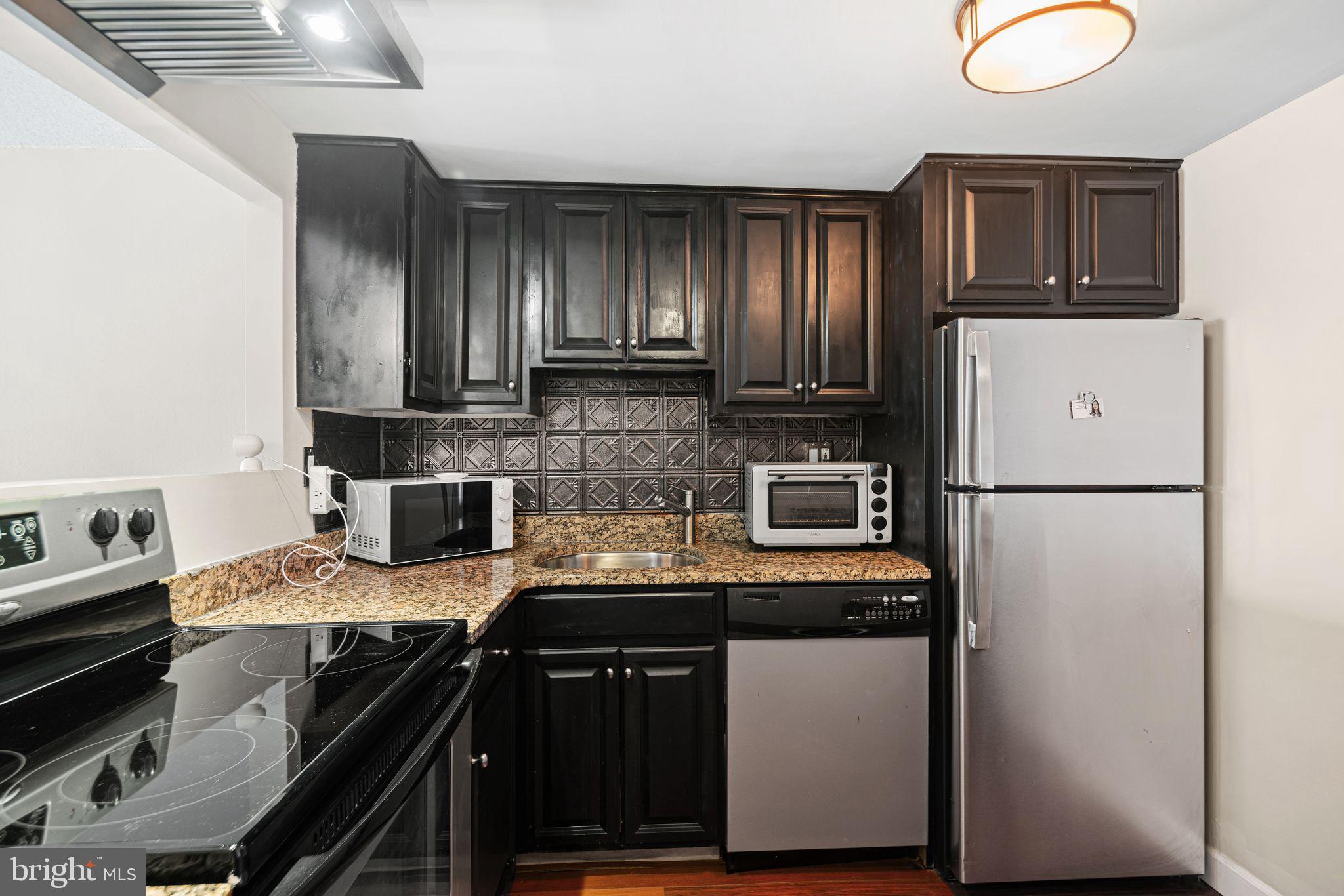 2001 HAMILTON STREET 00 922