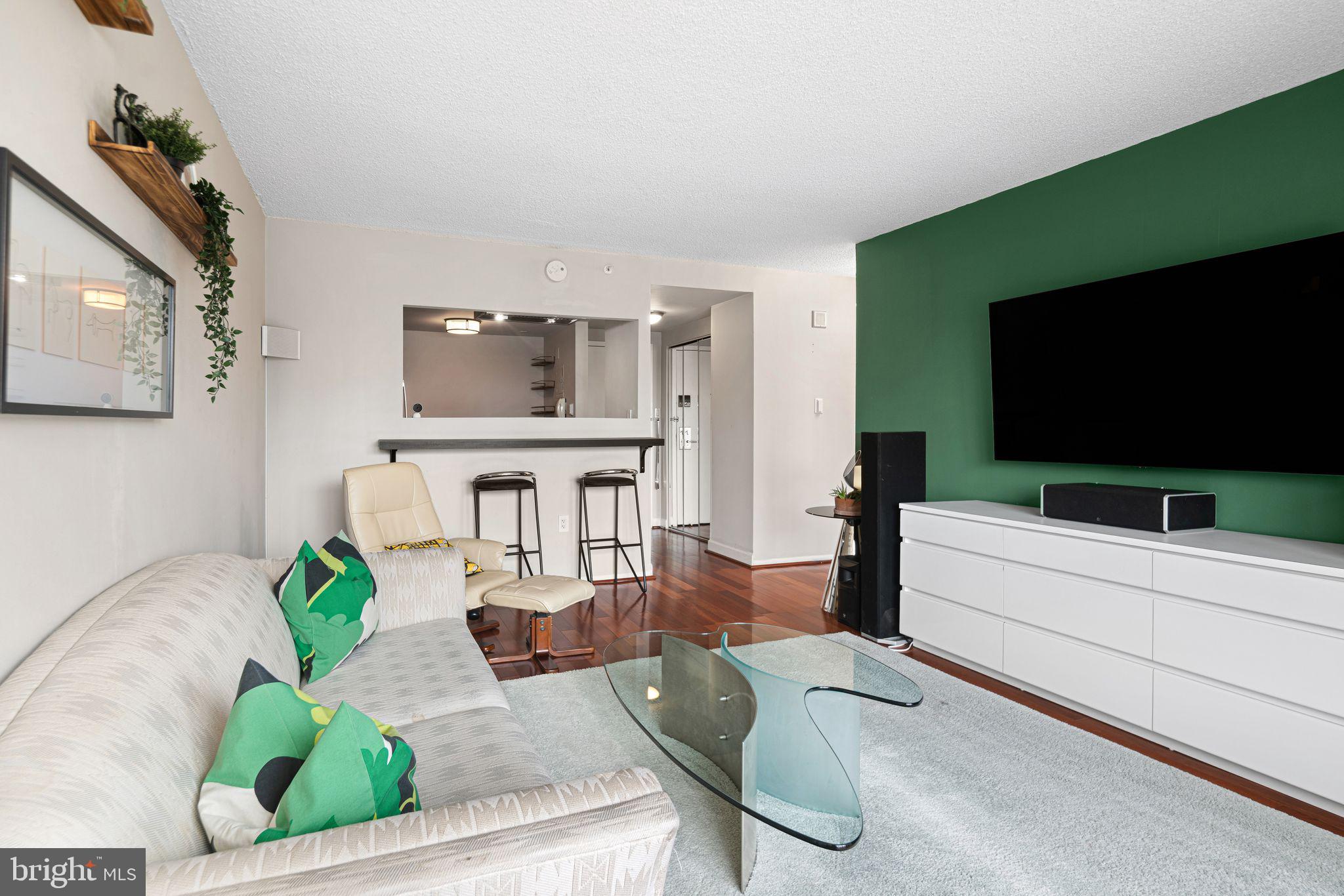 2001 HAMILTON STREET 00 922