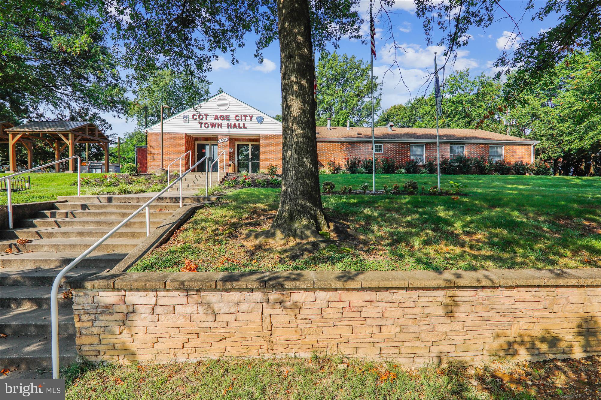 COTTAGE CITY - Residential