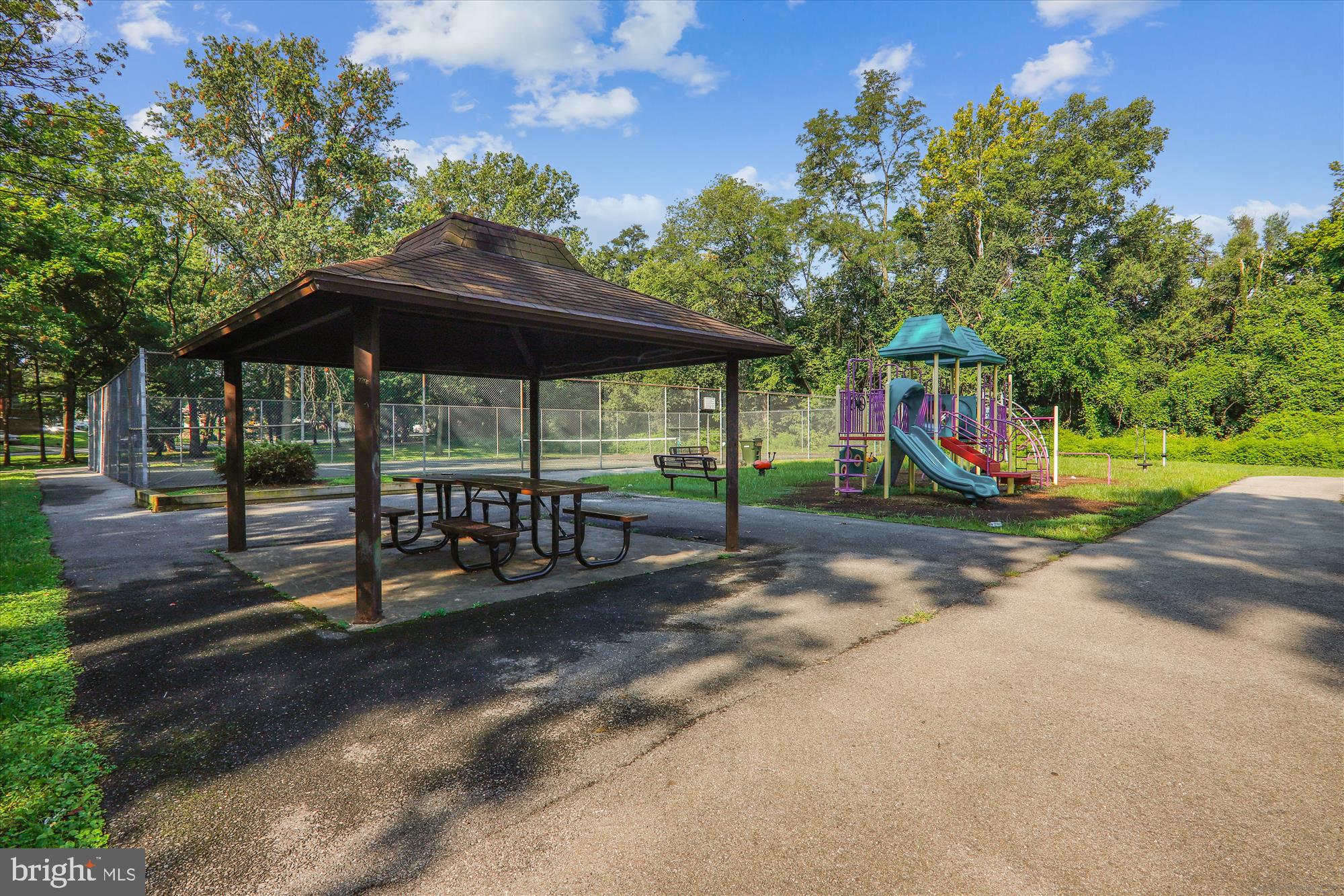 COTTAGE CITY - Residential