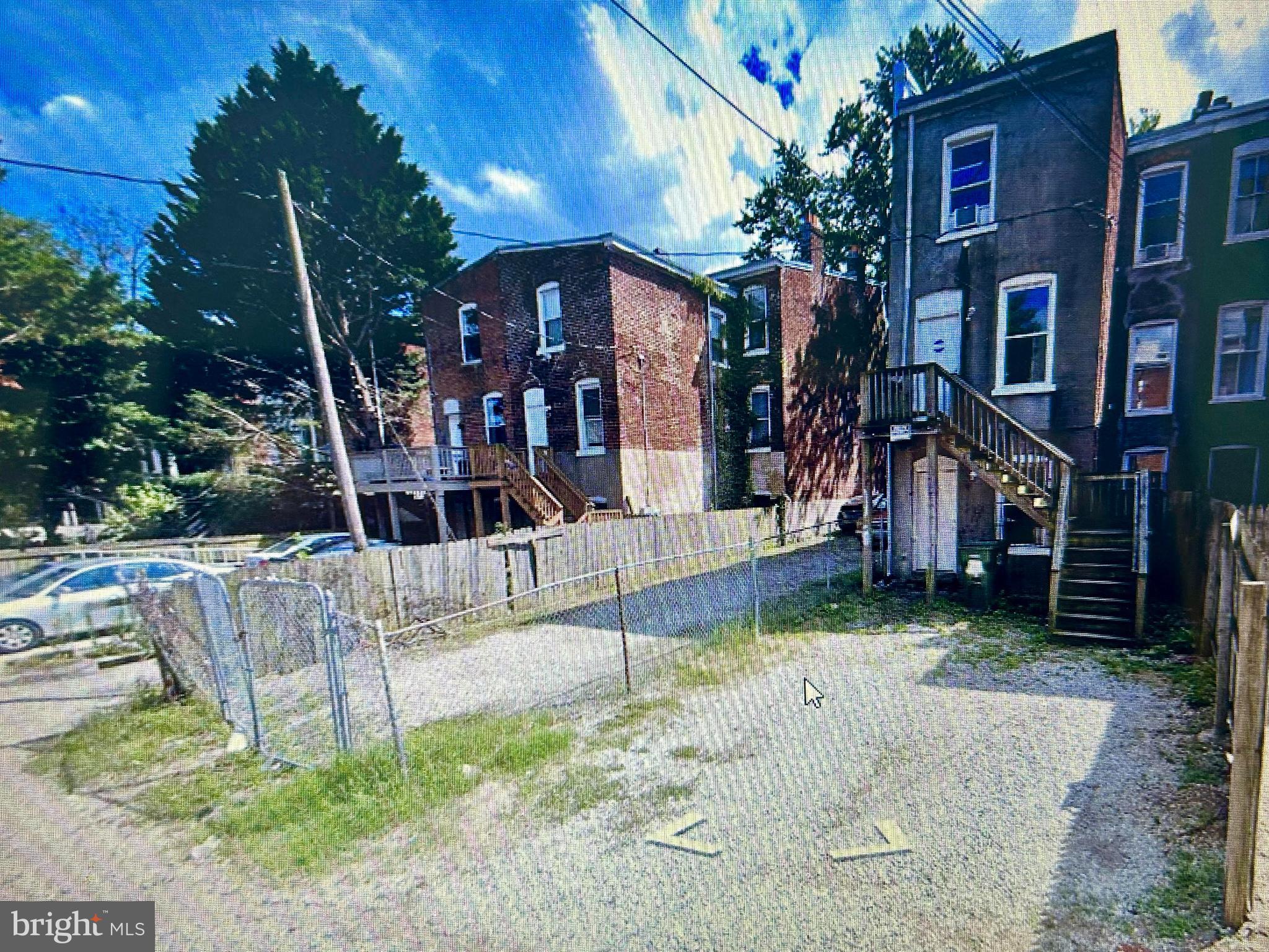 1114.5 MARSHALL STREET W