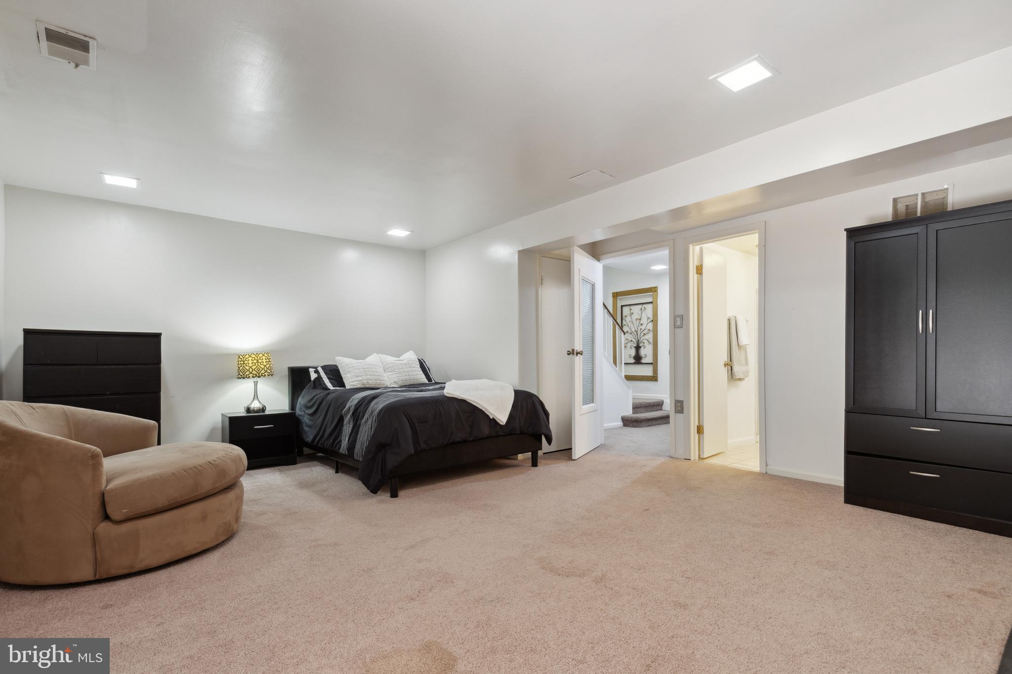 CROWNLEIGH - Residential