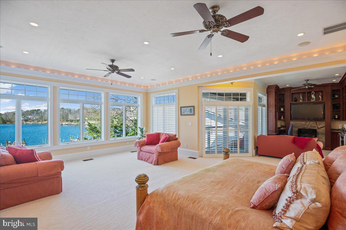 206 HARBOR DRIVE