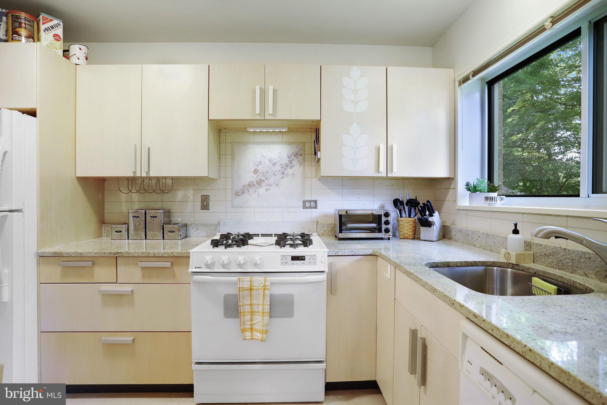 PARKSIDE CONDOMINIUMS - Residential