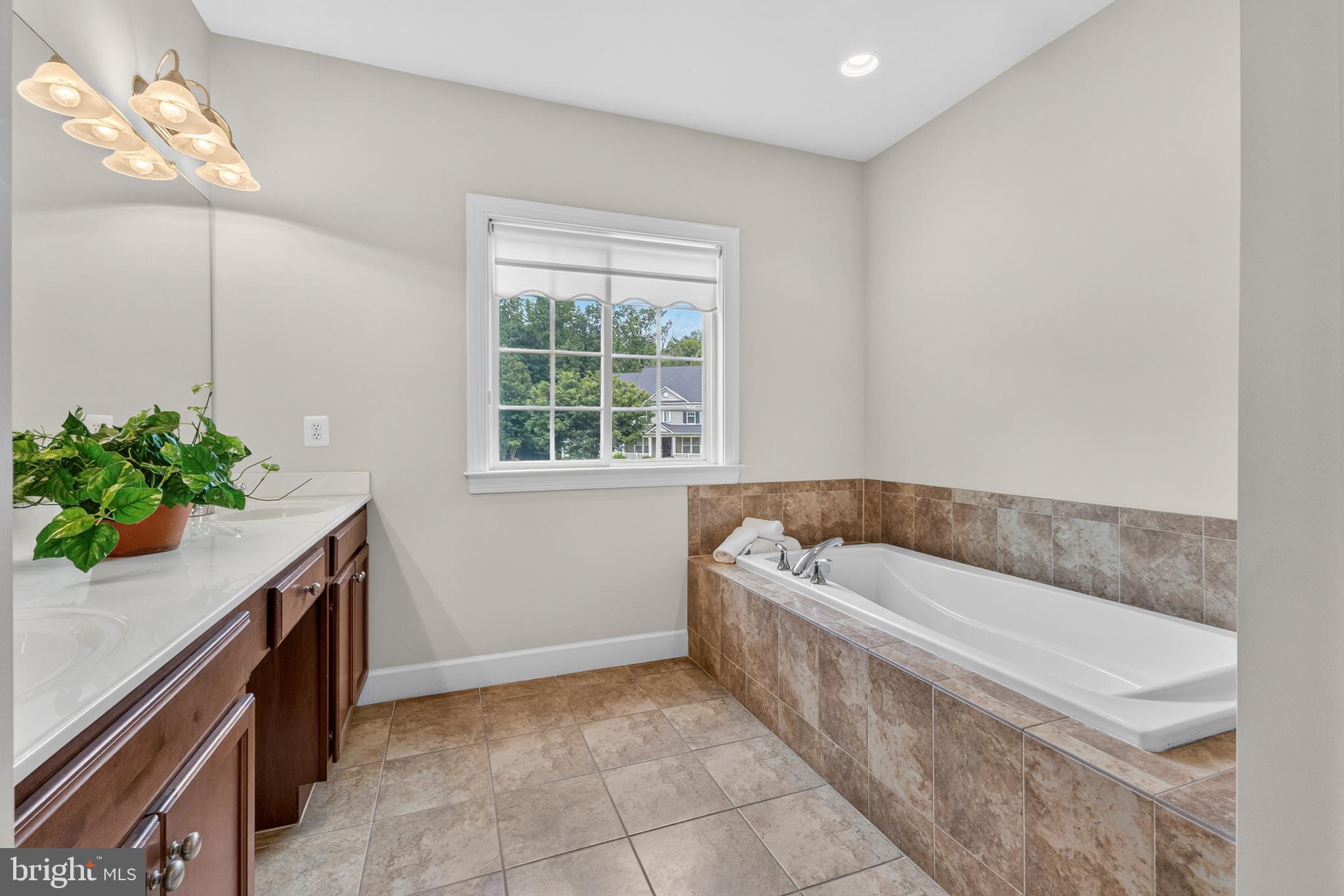 COLES RUN MANOR - Residential