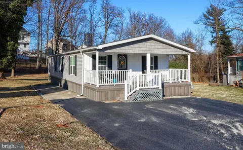 246 Holly Drive, Mount Wolf, PA MLS: PAYK2076918