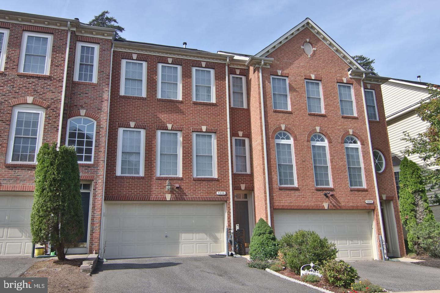 VILLAGES OF DORCHESTER - Residential Lease