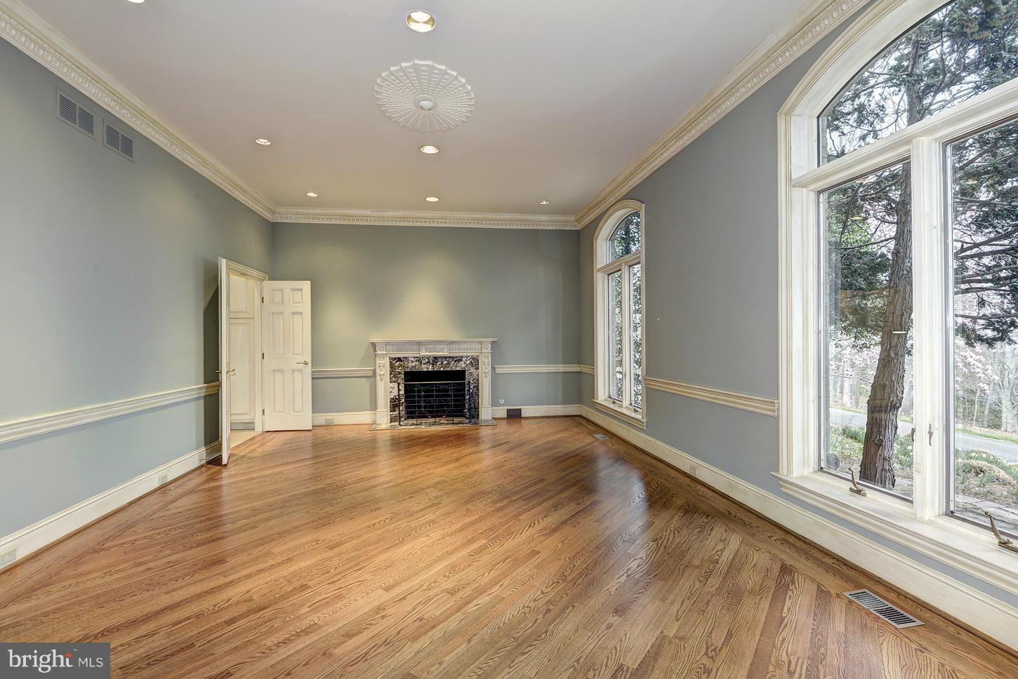 HUNTER'S CREST - Residential