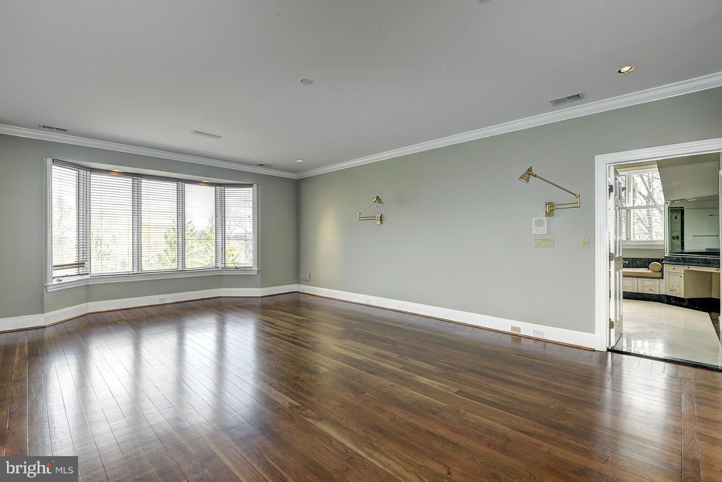 HUNTER'S CREST - Residential