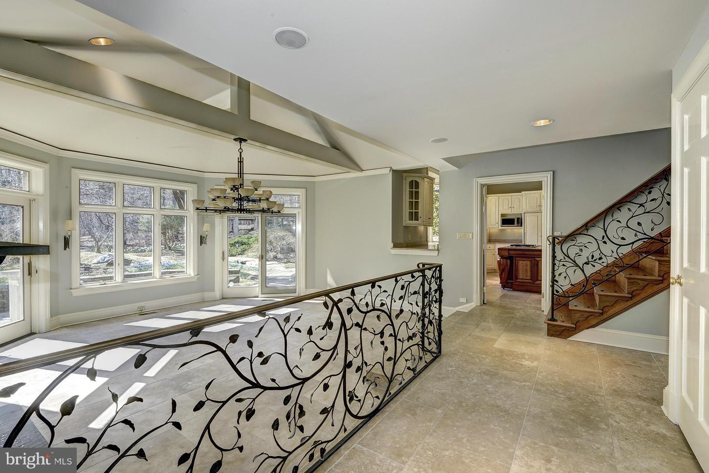 HUNTER'S CREST - Residential