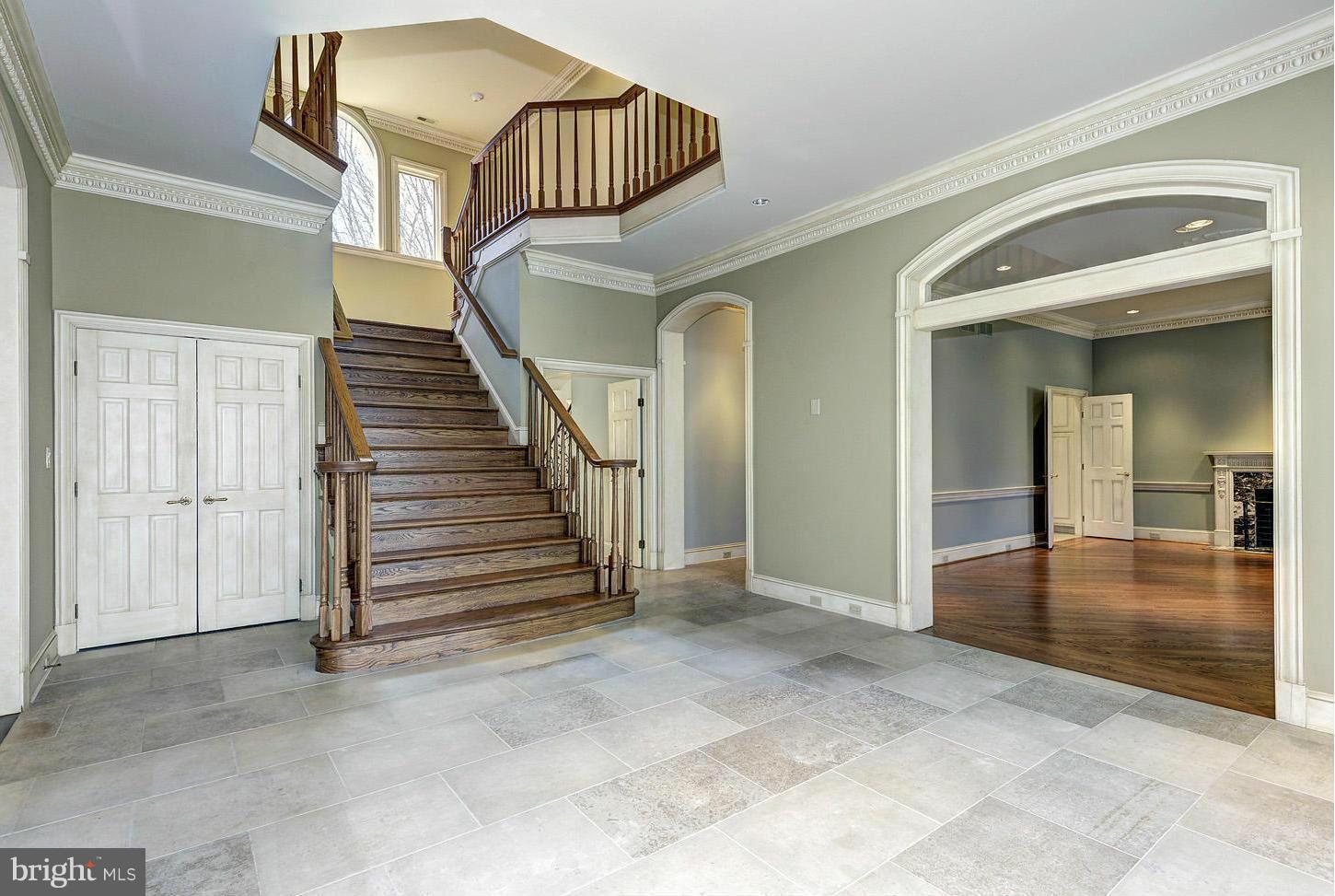 HUNTER'S CREST - Residential