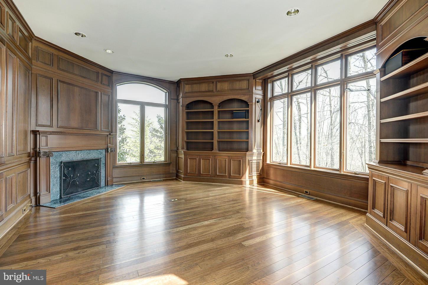 HUNTER'S CREST - Residential