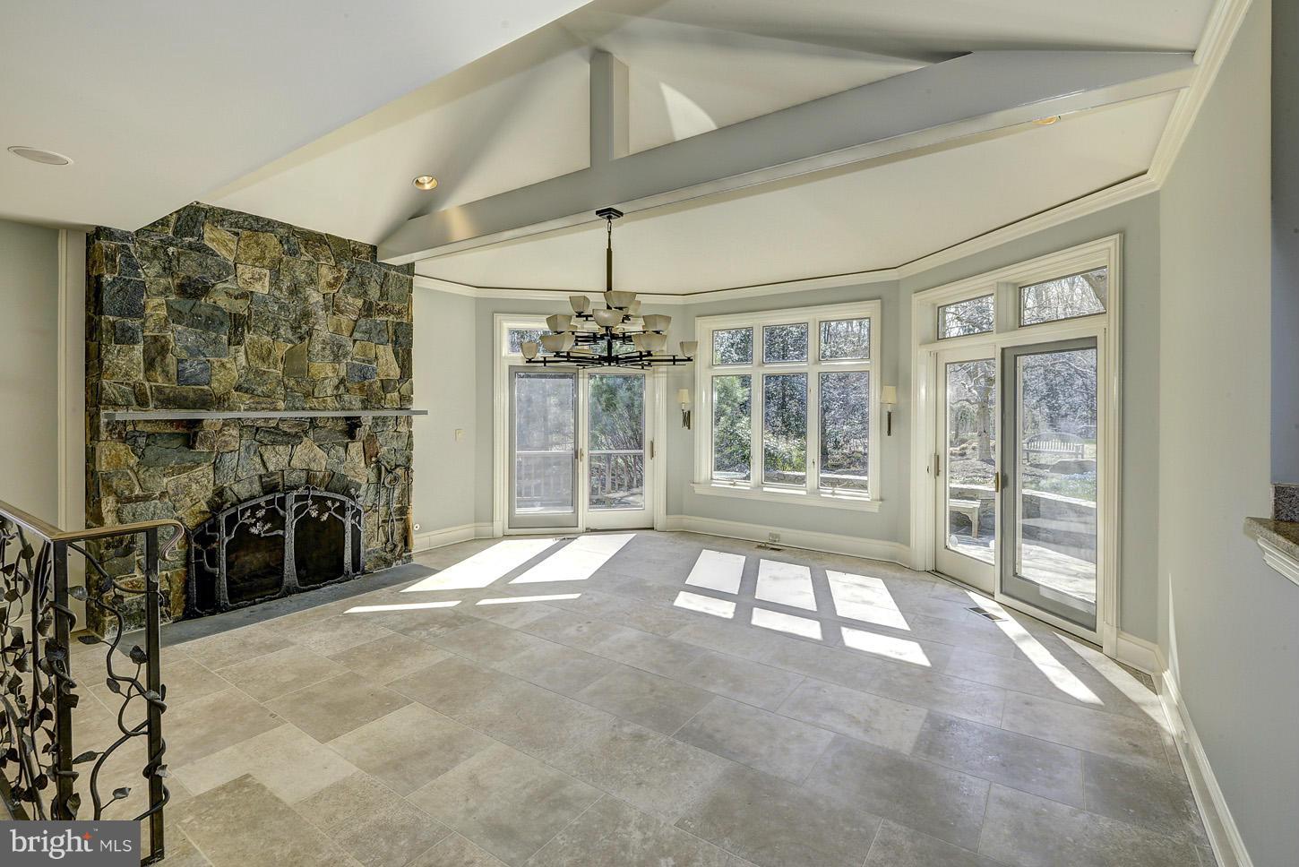 HUNTER'S CREST - Residential