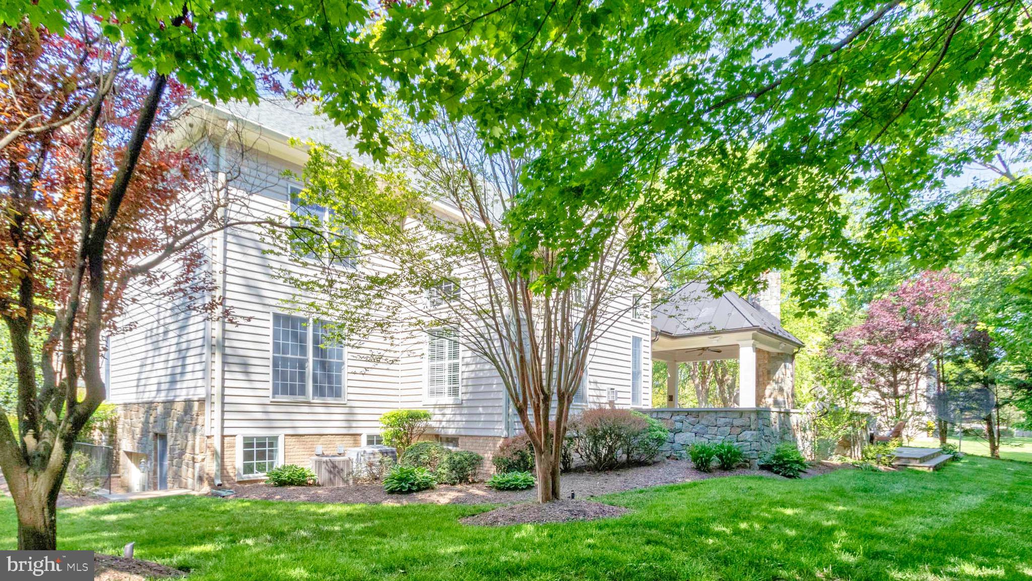 WOLF TRAP DOWNS - Residential