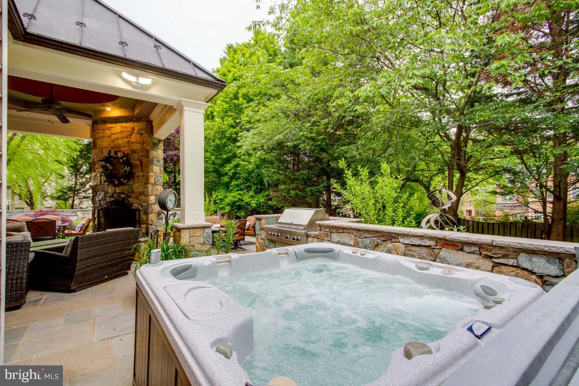 WOLF TRAP DOWNS - Residential