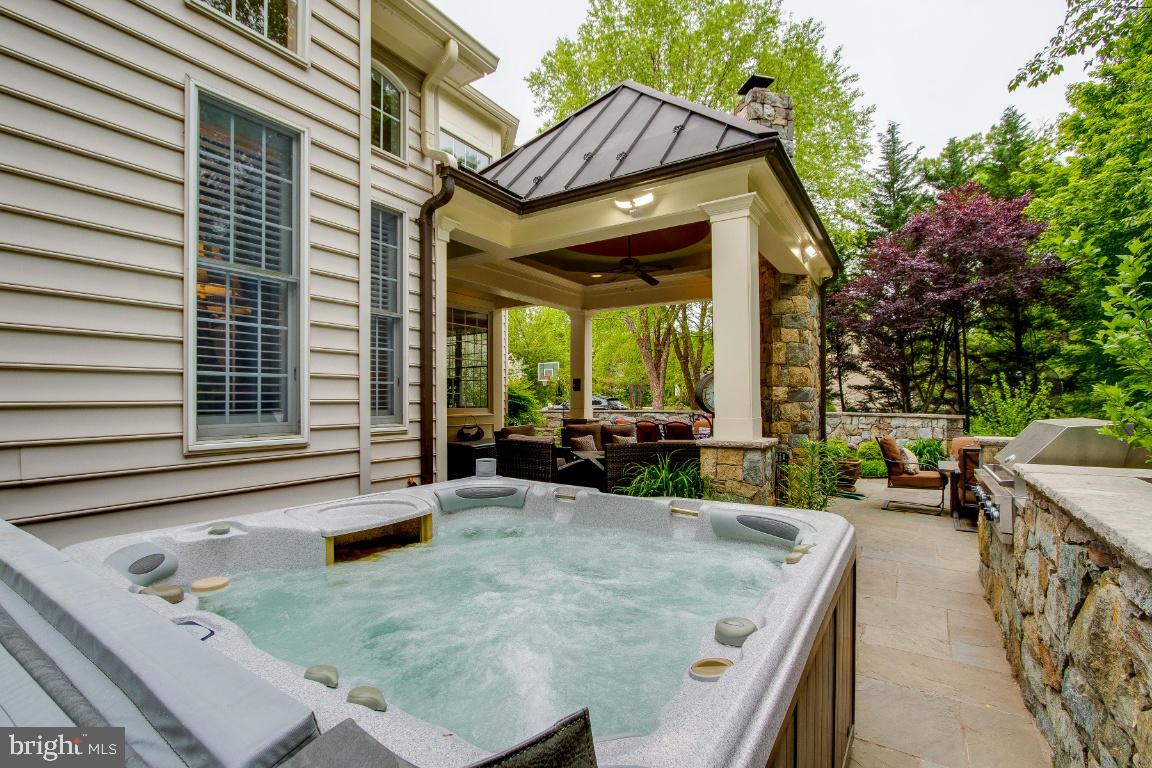 WOLF TRAP DOWNS - Residential