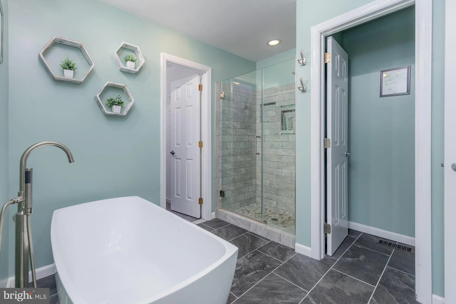 West Deptford, New Jersey 08086, United States, 4 Bedrooms Bedrooms, ,3 BathroomsBathrooms,Residential,Active,206349