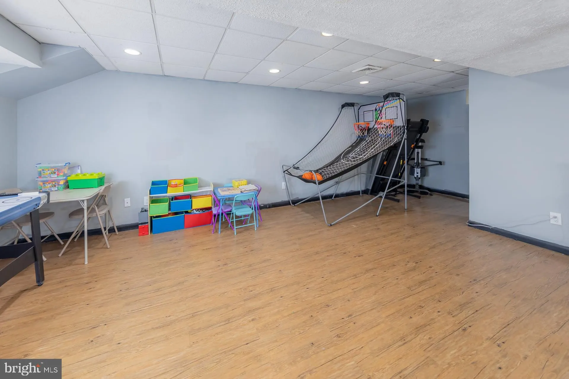 West Deptford, New Jersey 08086, United States, 4 Bedrooms Bedrooms, ,3 BathroomsBathrooms,Residential,Active,206349