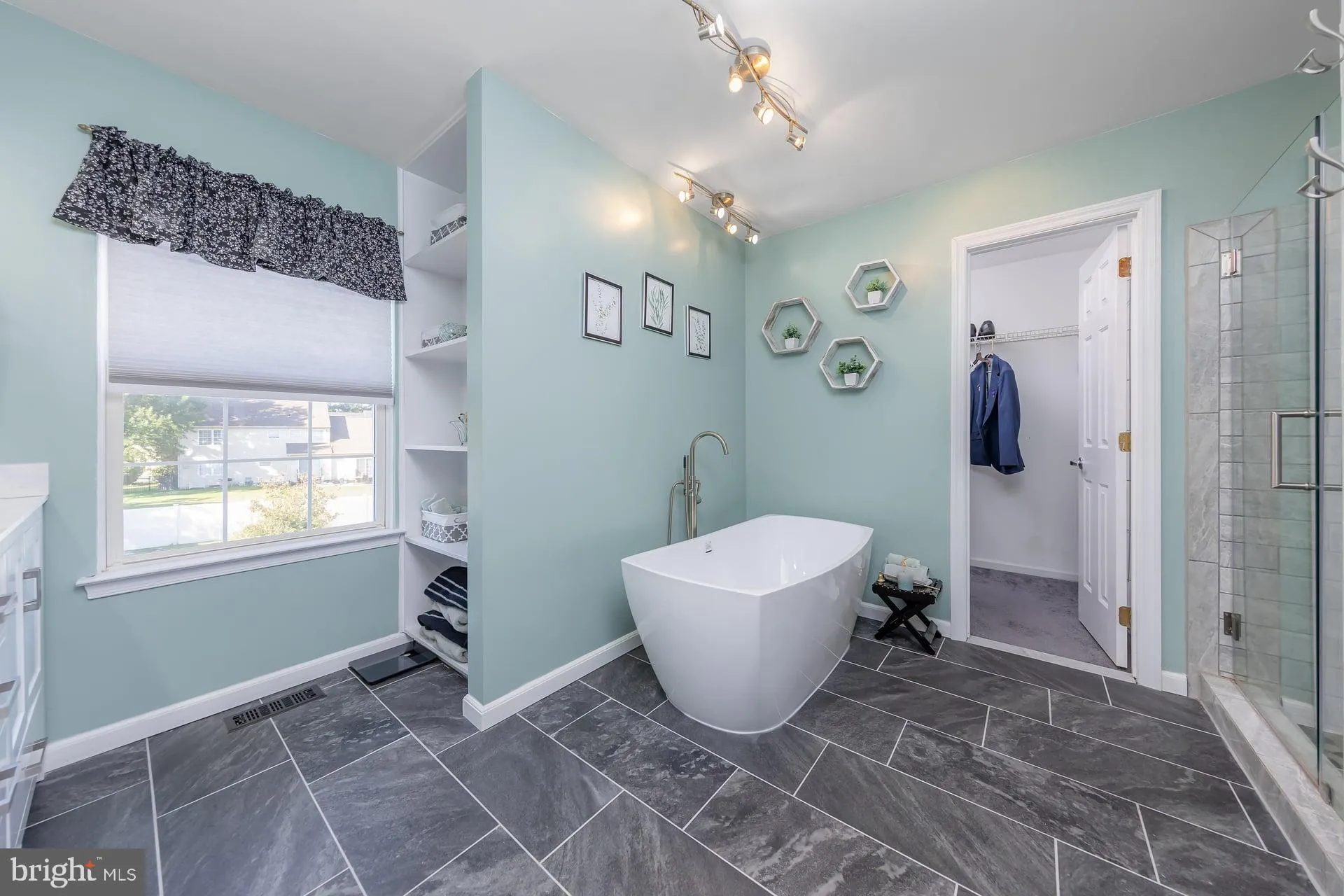 West Deptford, New Jersey 08086, United States, 4 Bedrooms Bedrooms, ,3 BathroomsBathrooms,Residential,Active,206349