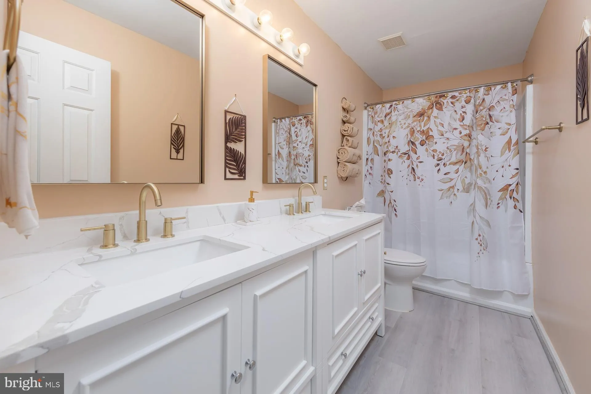 West Deptford, New Jersey 08086, United States, 4 Bedrooms Bedrooms, ,3 BathroomsBathrooms,Residential,Active,206349