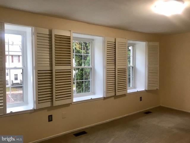 DERWOOD STATION - Residential Lease