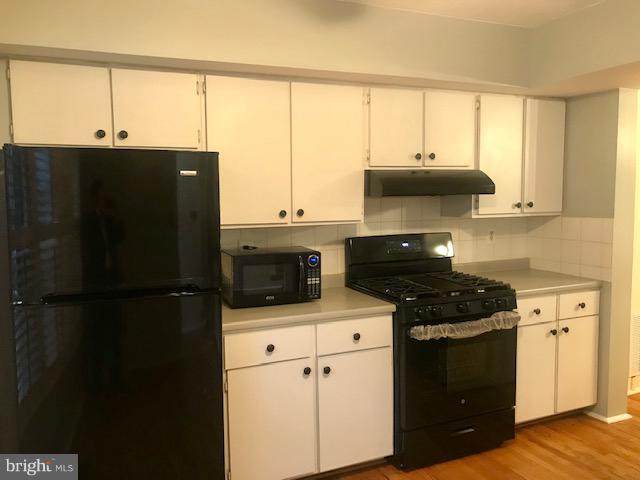 DERWOOD STATION - Residential Lease