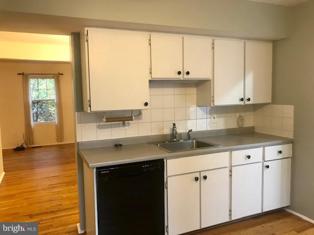 DERWOOD STATION - Residential Lease