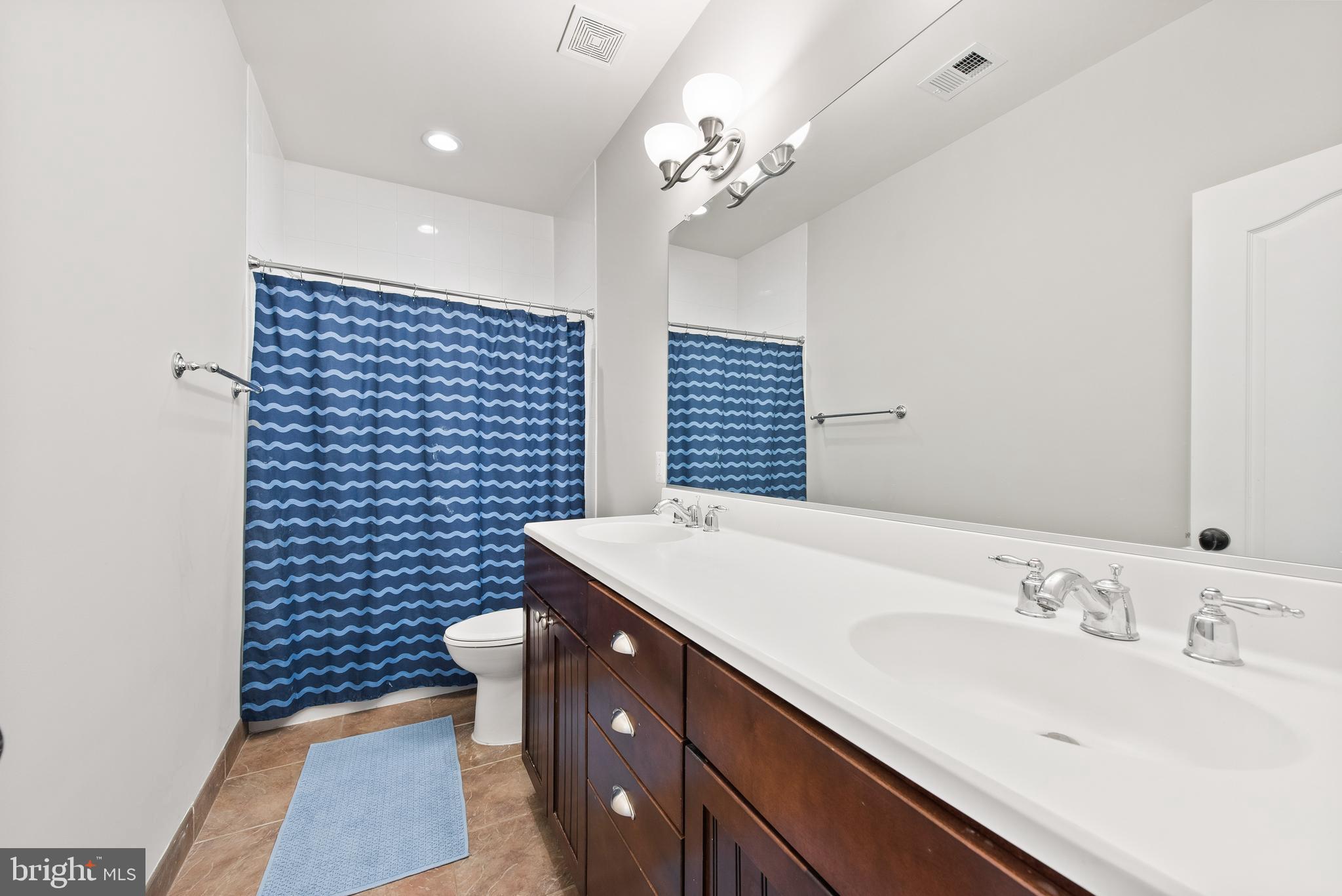 LARCHMONT - Residential