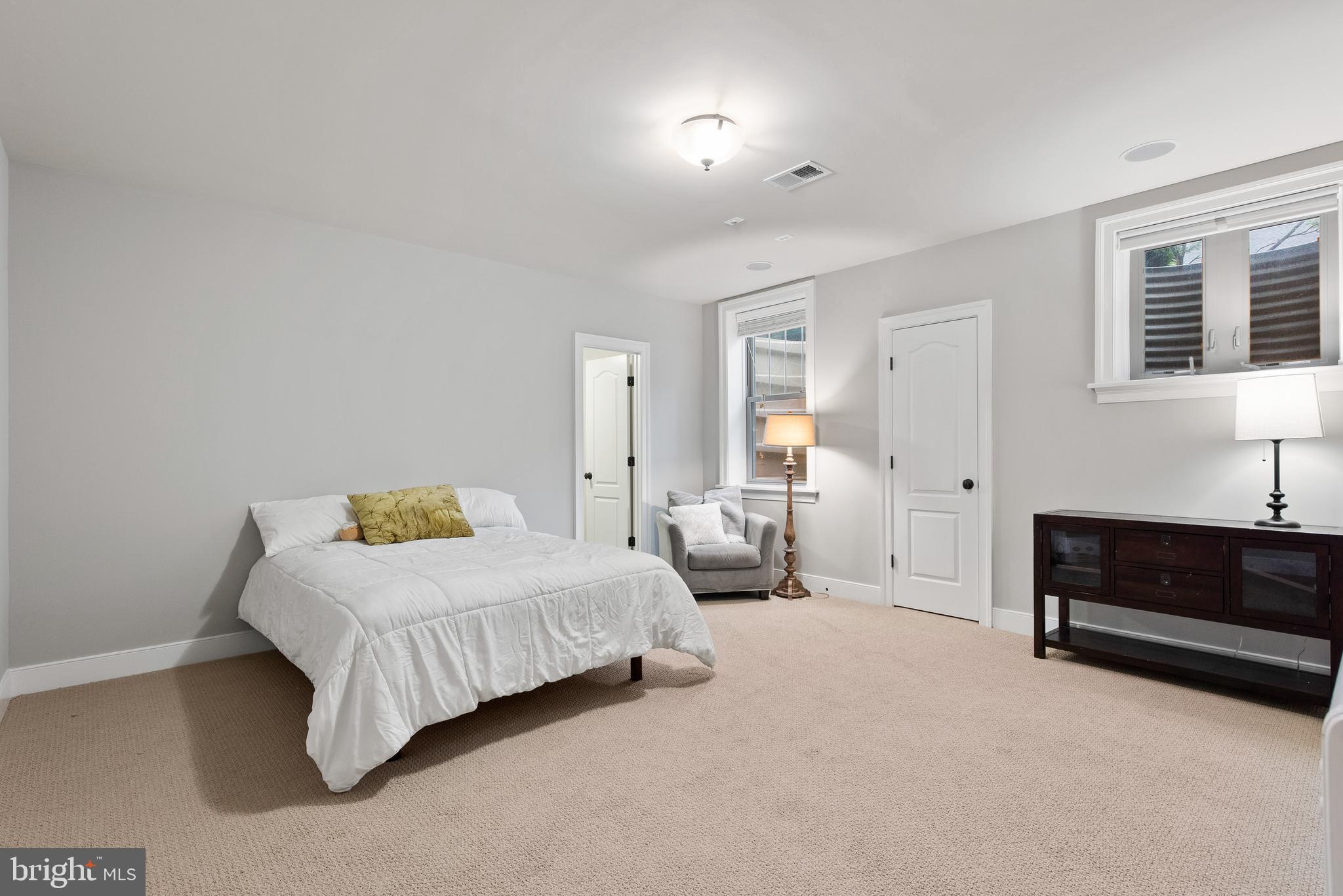 LARCHMONT - Residential