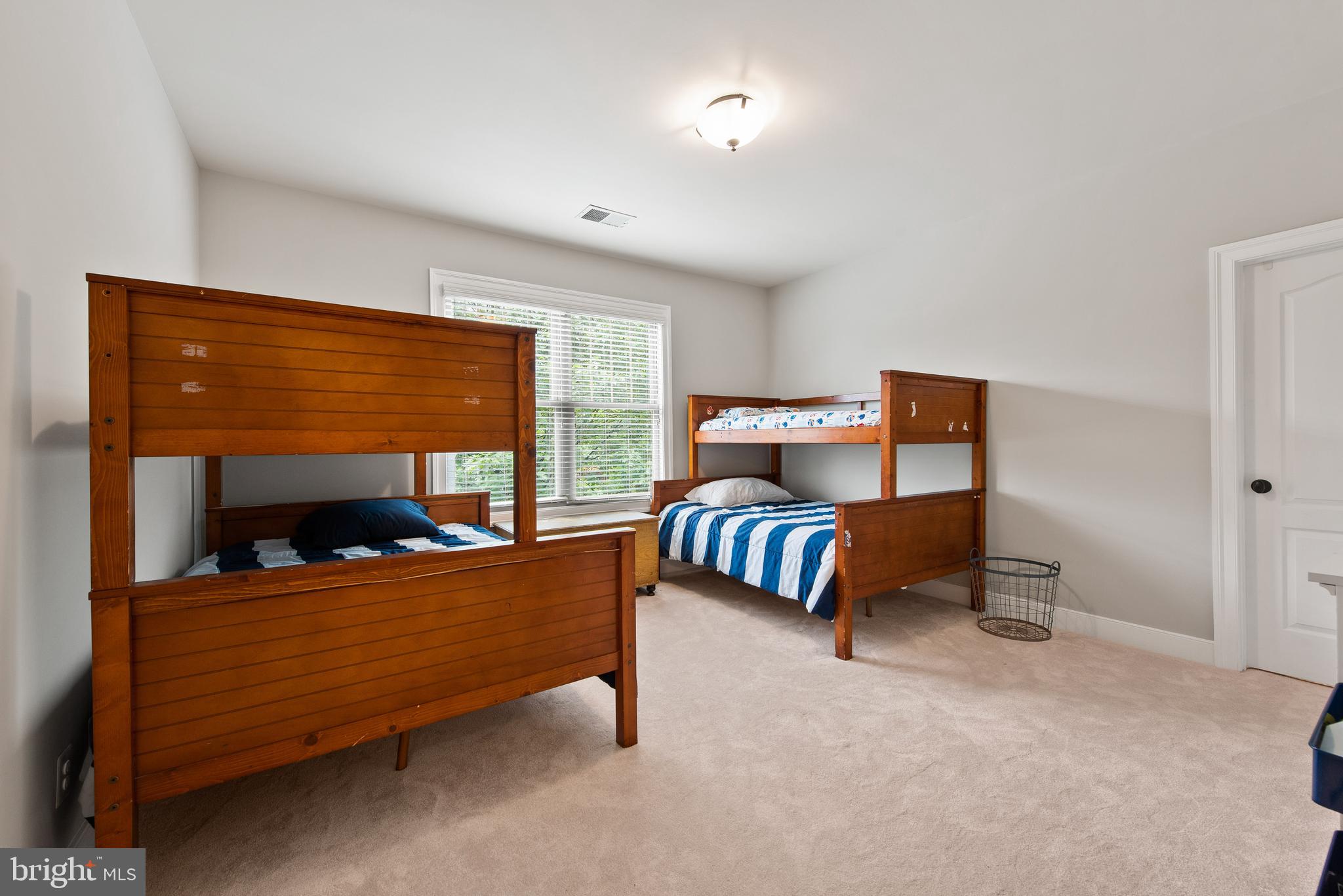 LARCHMONT - Residential