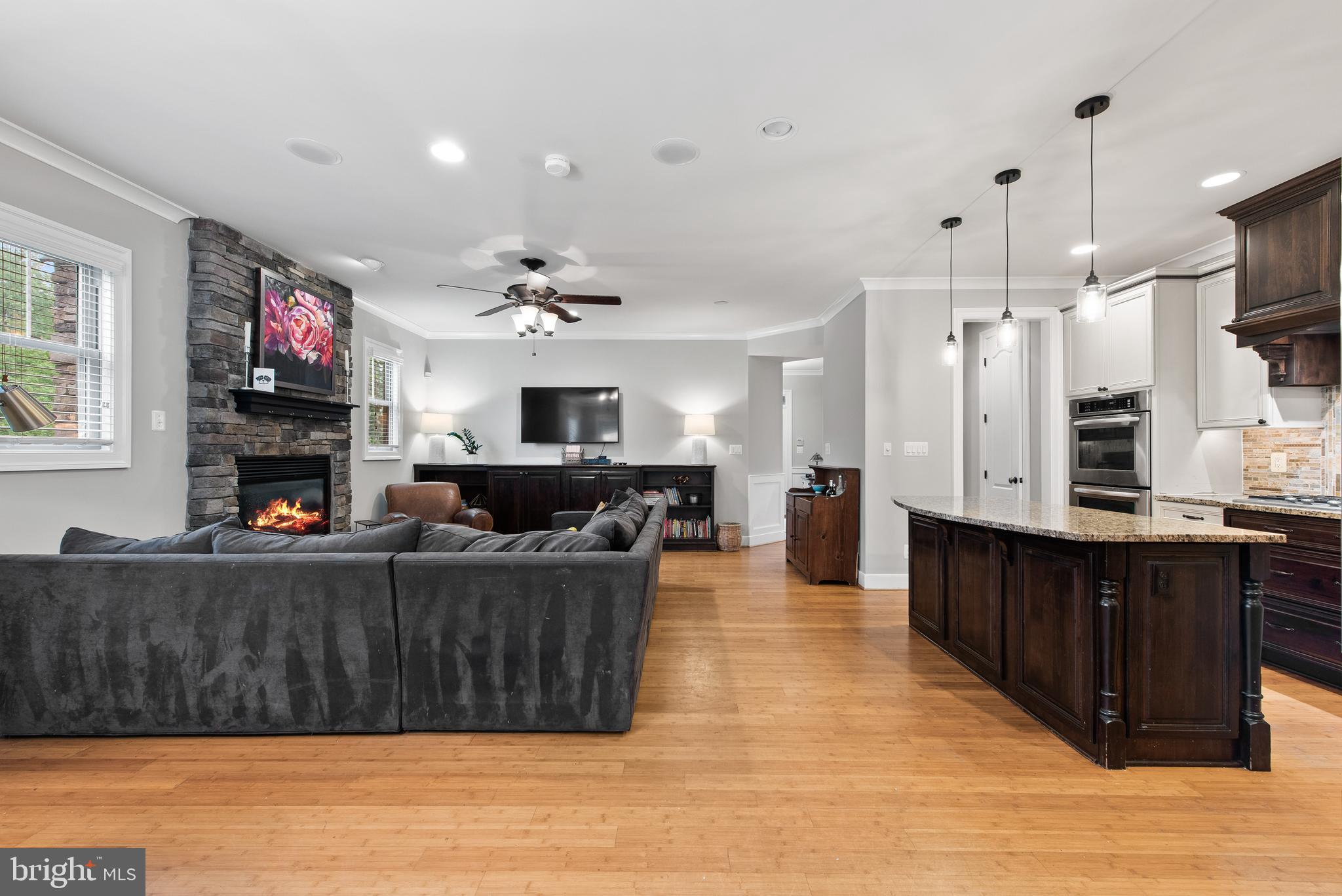 LARCHMONT - Residential