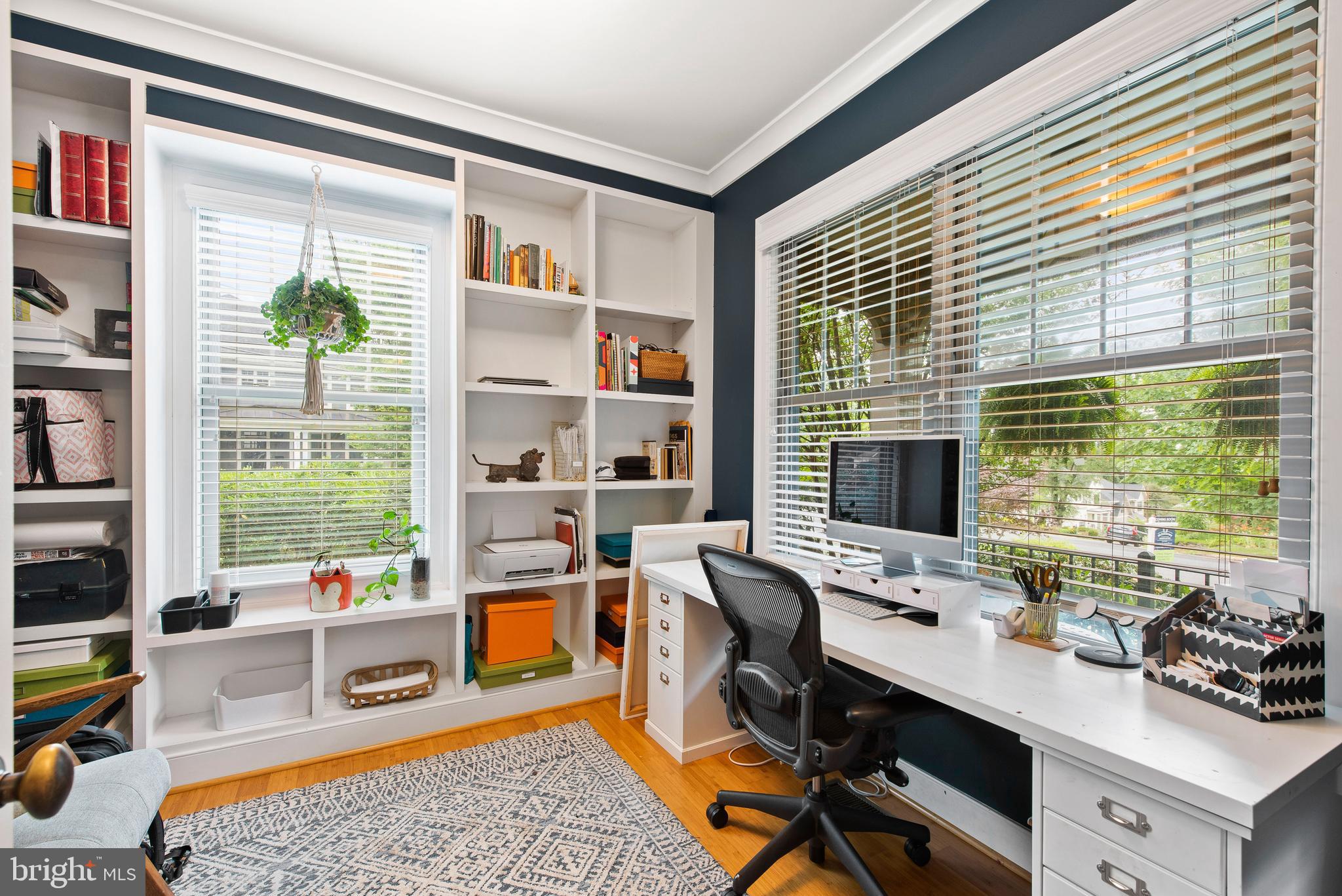 LARCHMONT - Residential