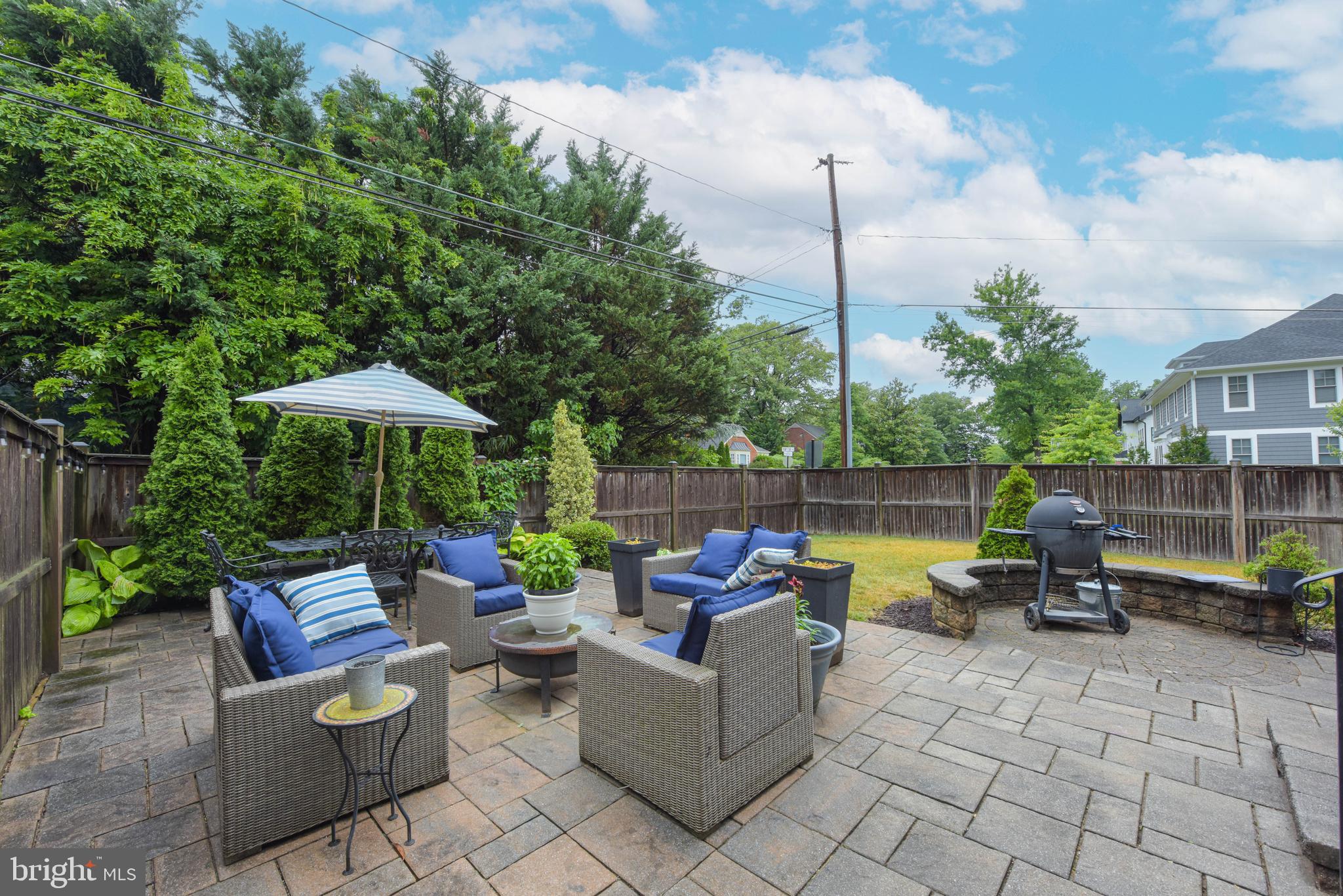 LARCHMONT - Residential