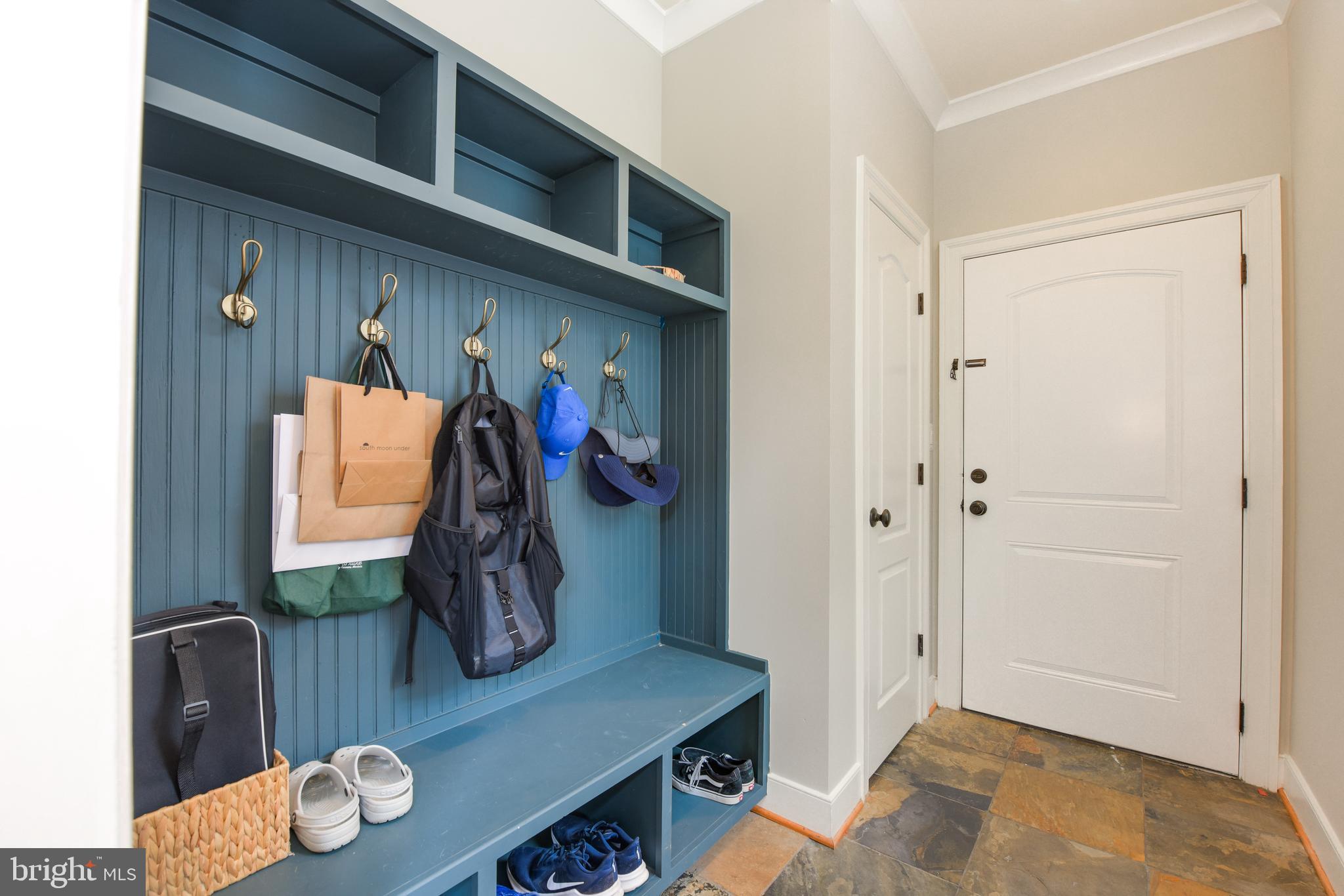 LARCHMONT - Residential